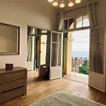 Bord De شقة